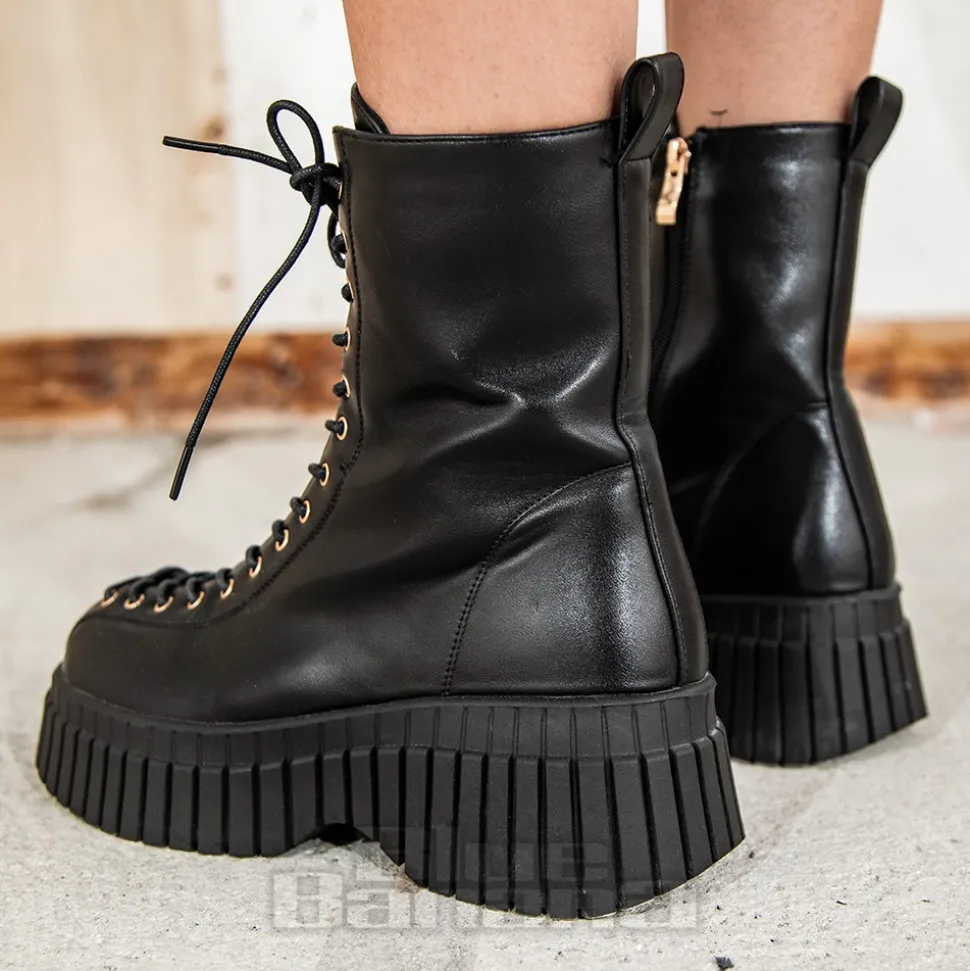 Bleeding Heart 15-Eye Boots (Black)