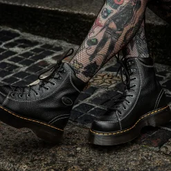 Dr Martens Buzz 8 Eye Boots (Black)
