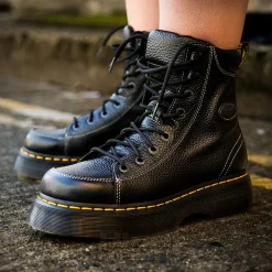 Dr Martens Buzz 8 Eye Boots (Black)