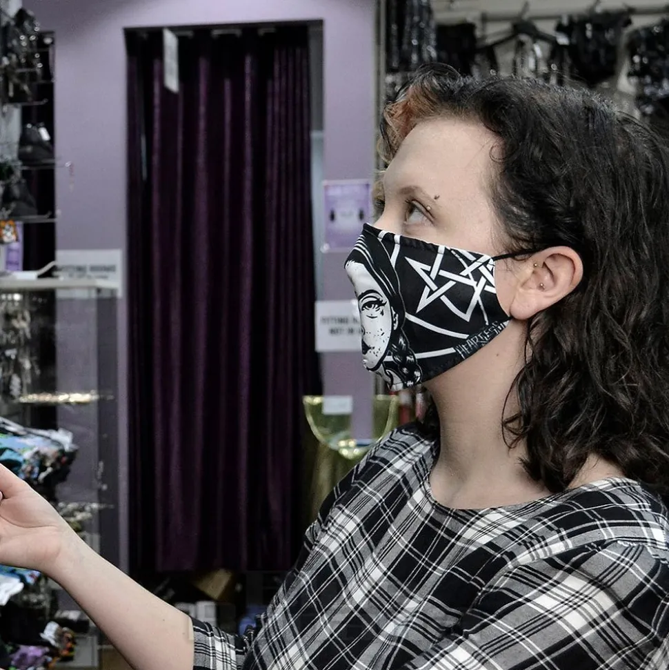Heartless Wednesday Mask (Black/White)